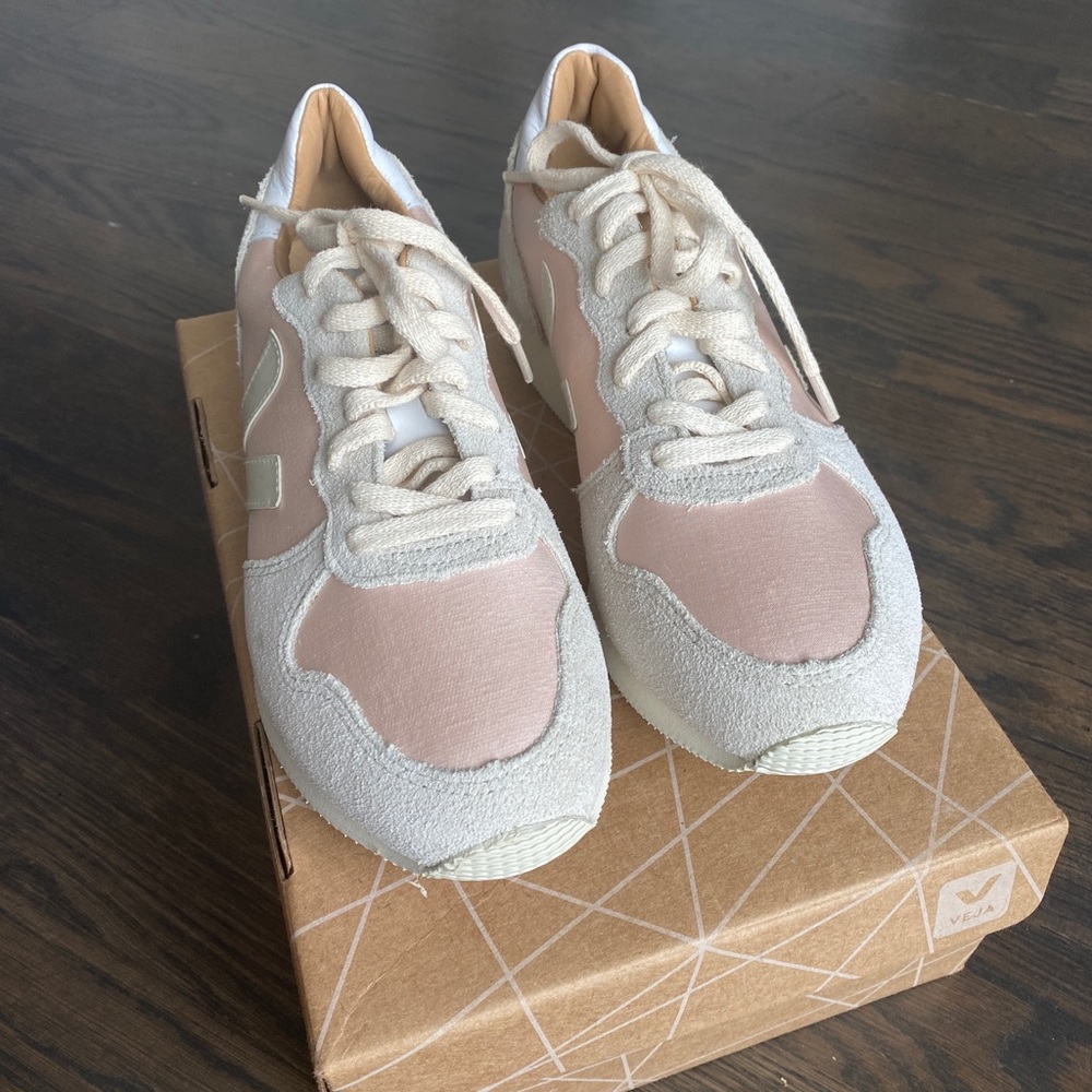 NIB Veja Holiday Bastille Silk Leather Sneakers